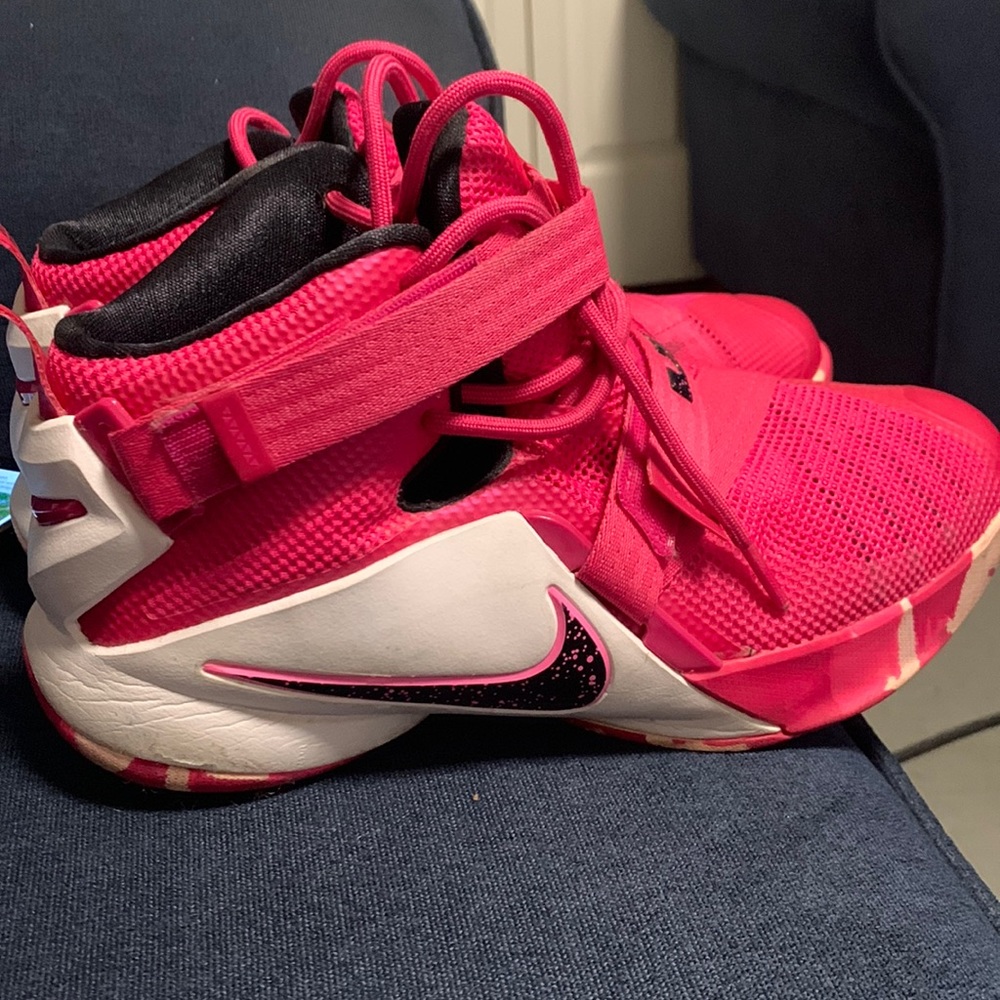 Pink Jordons, lightly worn, 6 1/2